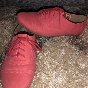 VINTAGE Coral Oxford Shoes!
